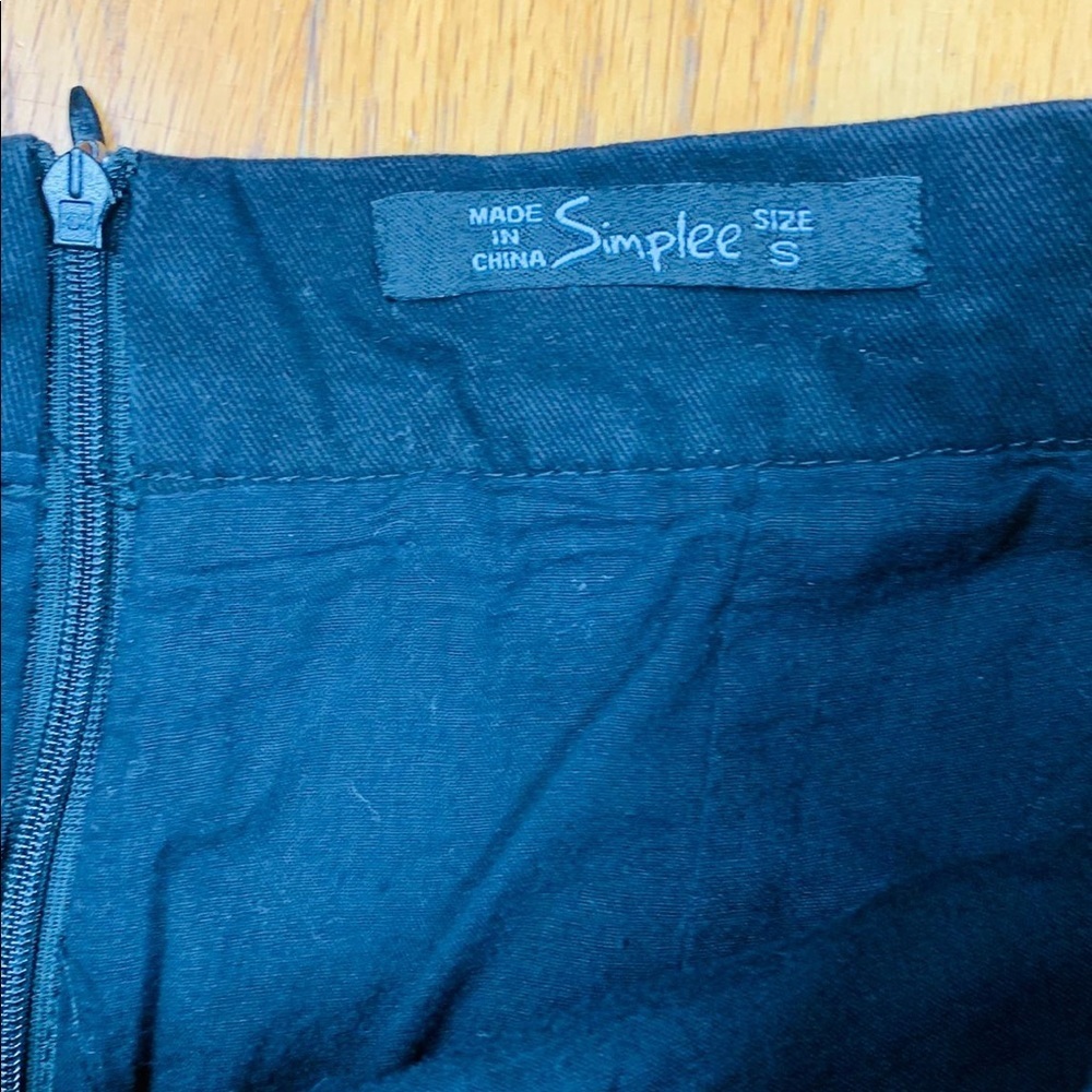 Simple‎ skirt - Picture 2 of 3